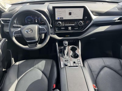 2025 Toyota Highlander Platinum