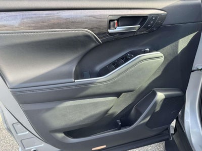 2025 Toyota Highlander Platinum
