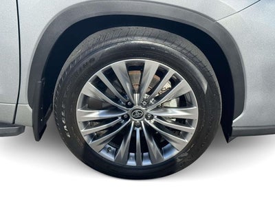 2025 Toyota Highlander Platinum