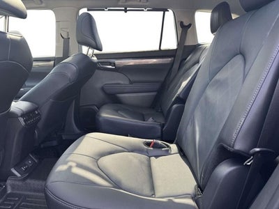 2025 Toyota Highlander Platinum