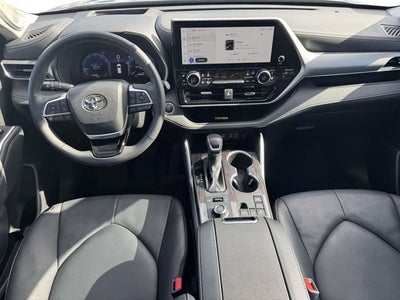 2025 Toyota Highlander Platinum