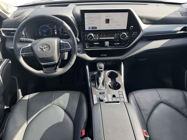 2025 Toyota Highlander Platinum