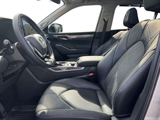 2025 Toyota Highlander Platinum