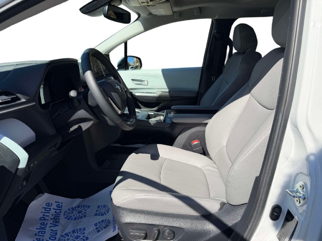 2026 Toyota Sienna XLE 8 Passenger