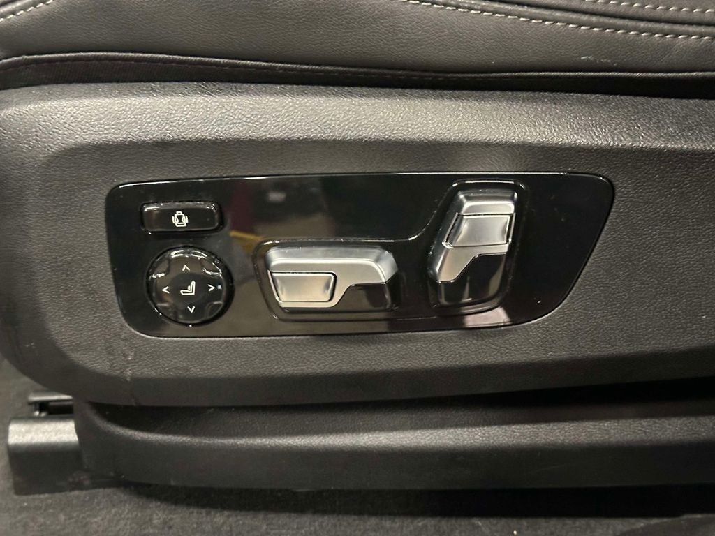 2025 BMW X6 xDrive40i