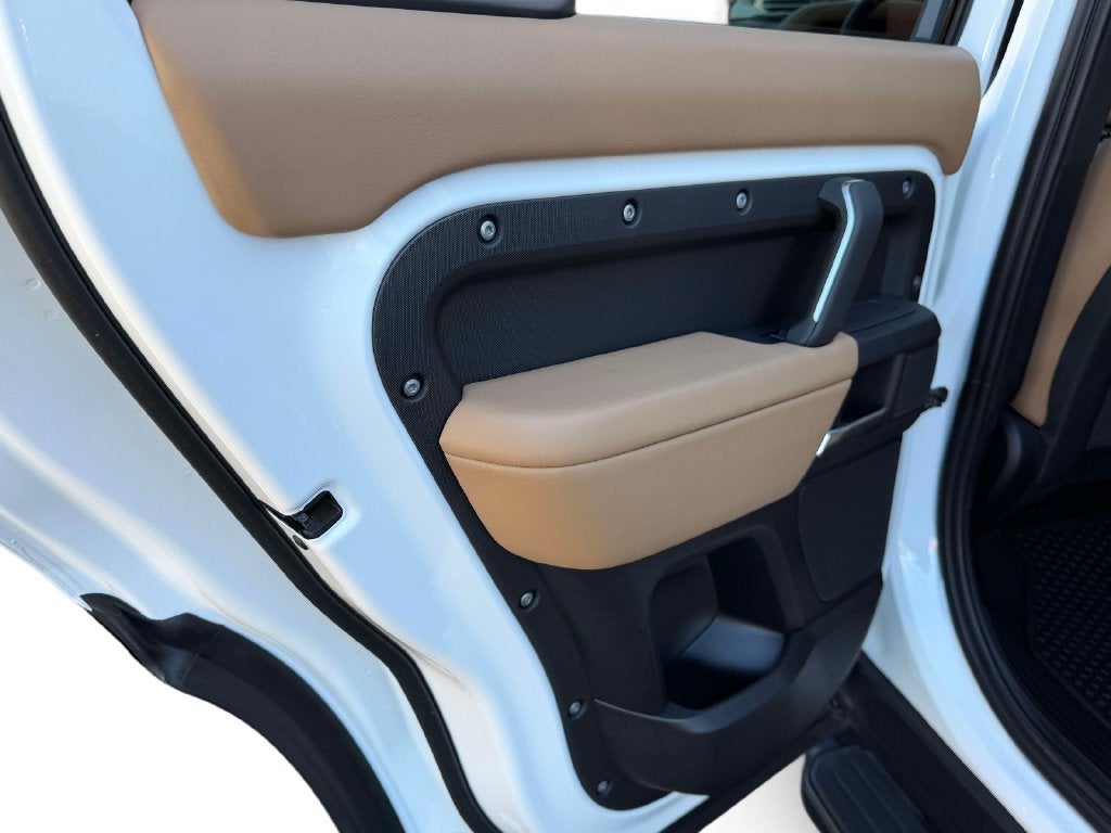 2025 Land Rover Defender 110 X-Dynamic SE