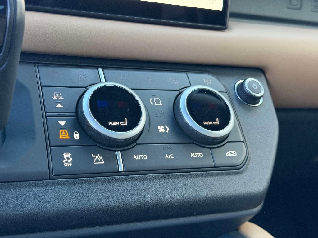 2025 Land Rover Defender 110 X-Dynamic SE
