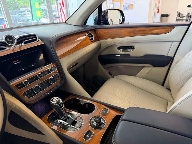 2024 Bentley Bentayga V8
