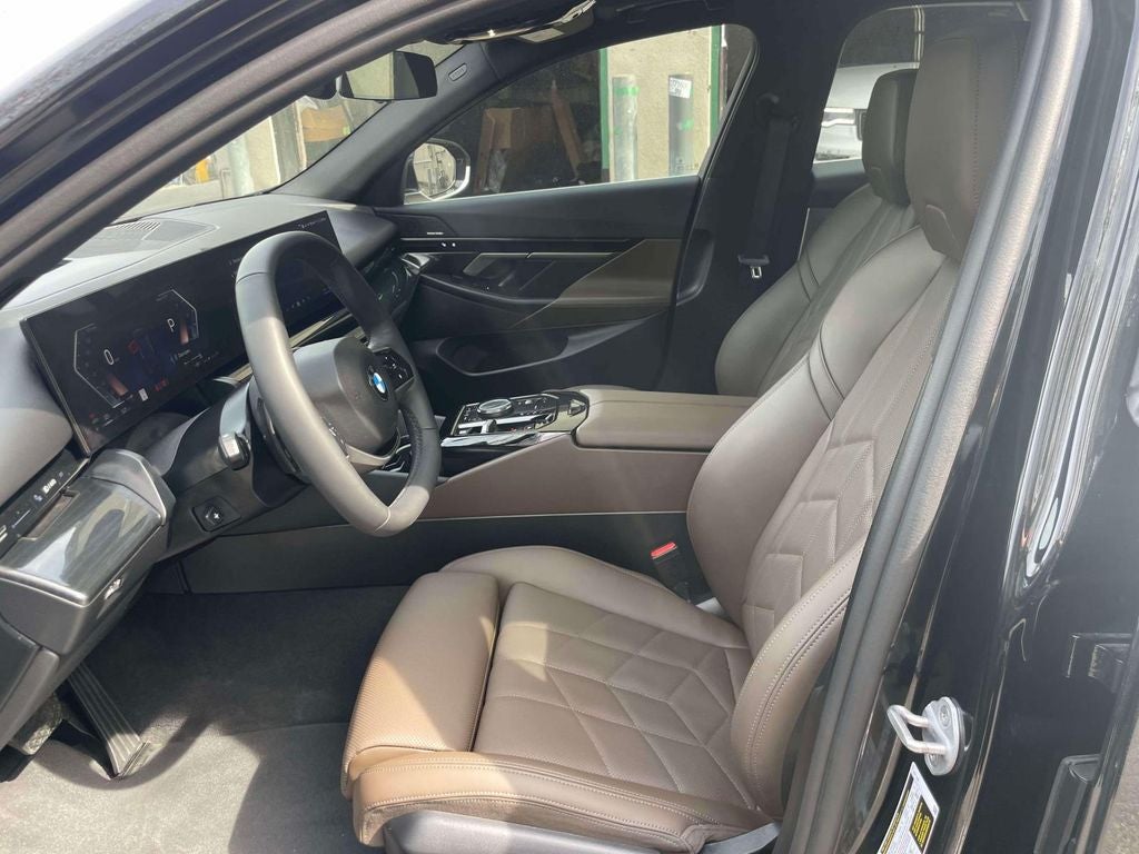 2025 BMW 5 Series 530i xDrive