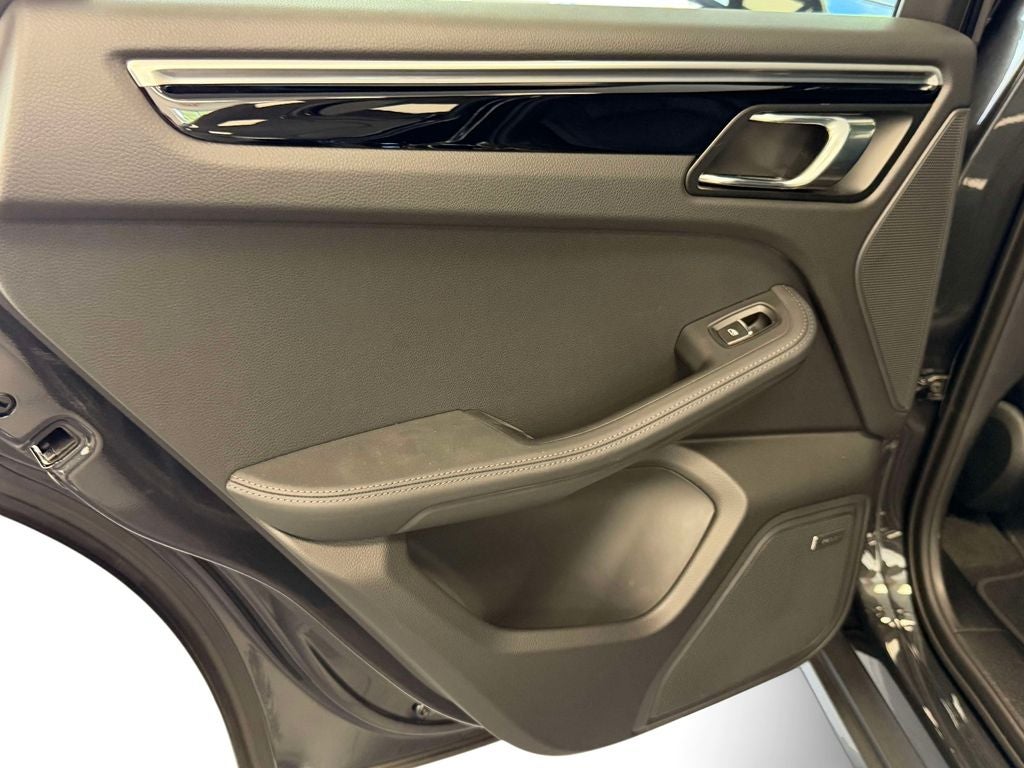 2023 Porsche Macan T
