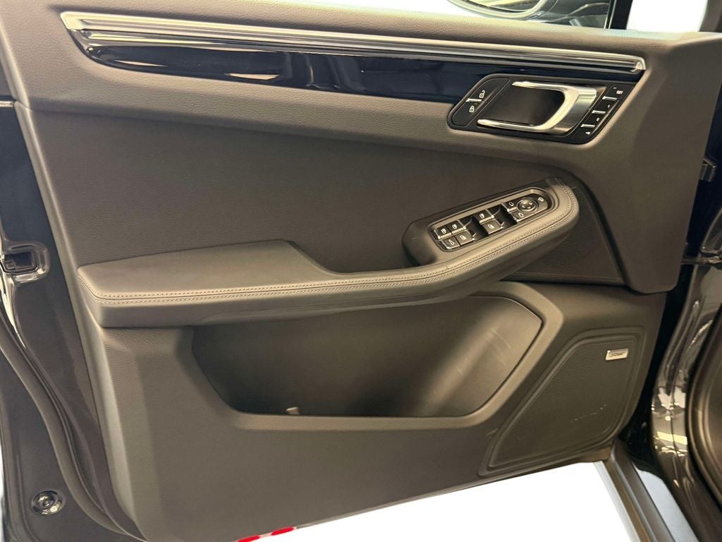 2023 Porsche Macan T