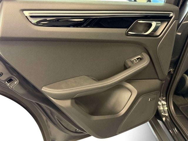 2023 Porsche Macan T